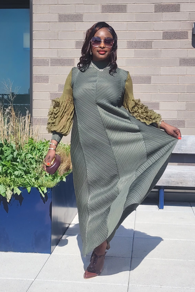 long sleeve army green dress MAJESTY SIZE ONE SIZE fits upto 3XL Hidden back zipper/clasp Farve:Støvet blå Sparkling Rhinestone Mesh Long Open back prom dress